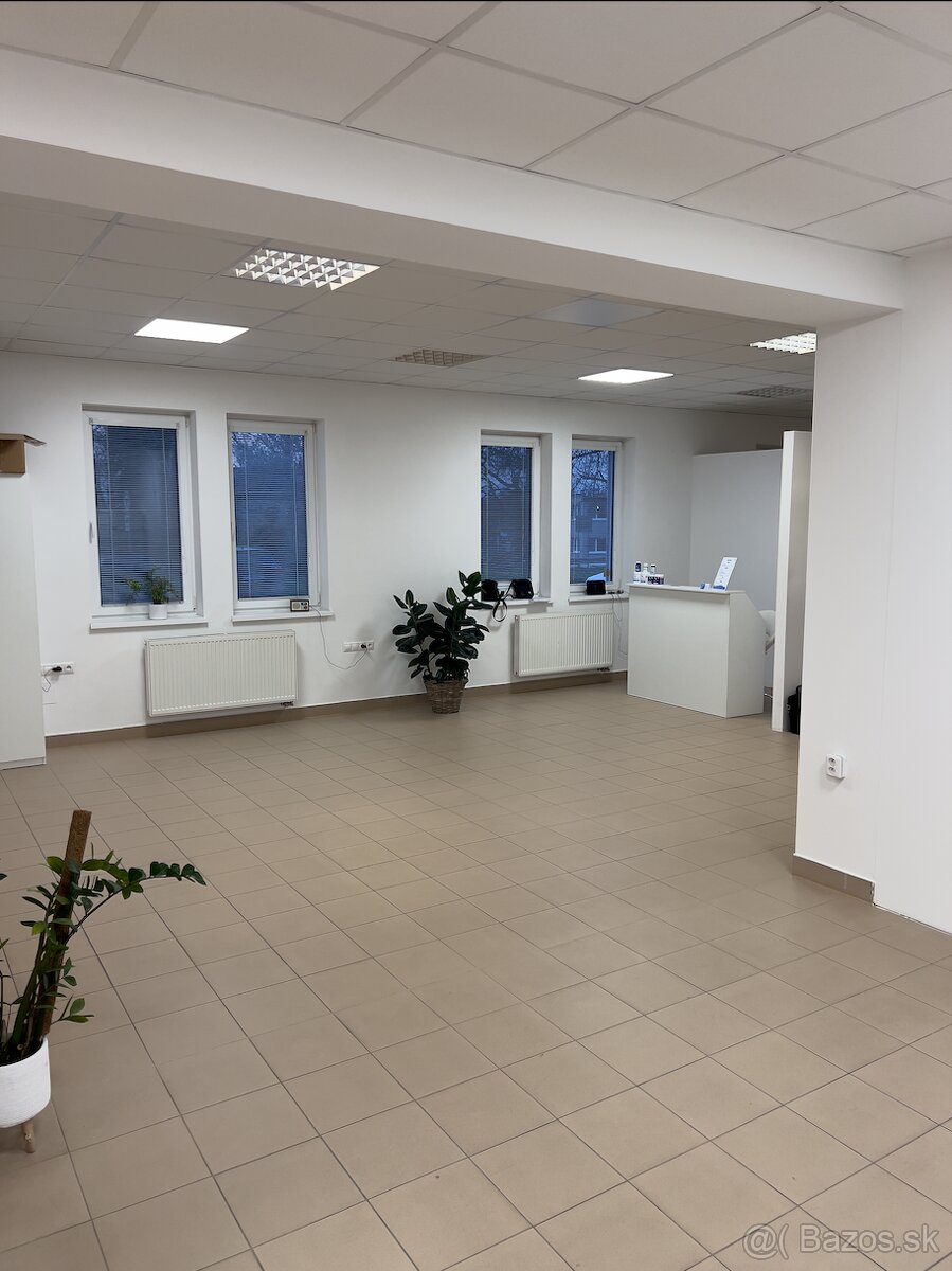 Prenájom priestorov 30m2 pre služby/kanceláriu - Bánovce - 5