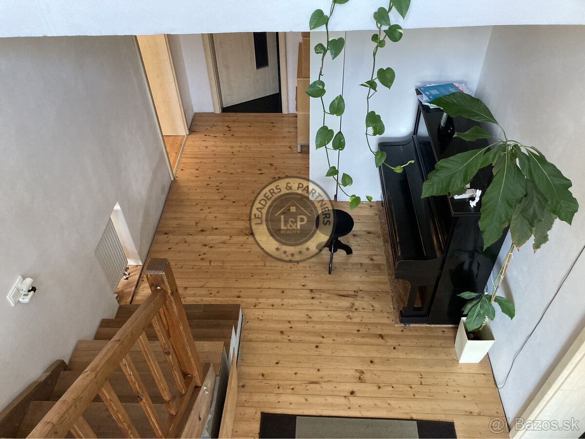 PREDAJ veľký 6izbový rodinný dom Bezenye. - 5