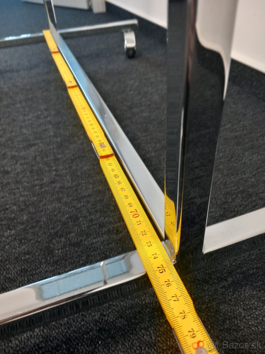 stojan na vešiaky na kolieskach – položka 47- 50 - 5