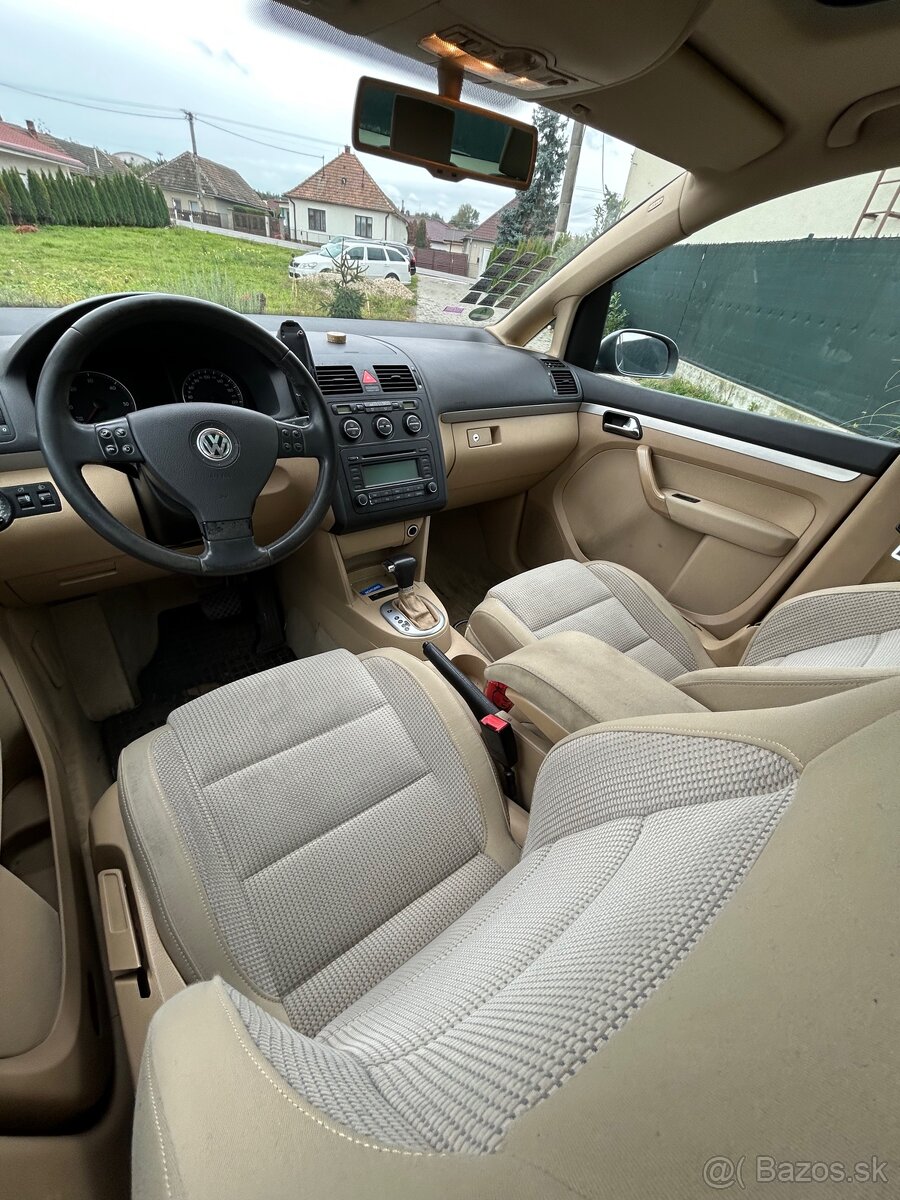 VW Touran 2.0 TDi DSG - 5