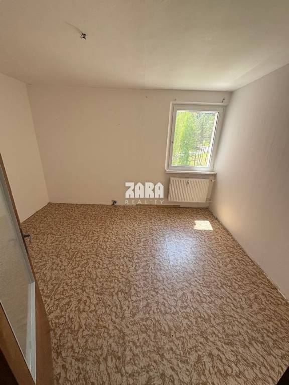Prakovce - Veľký 3 izbový byt  78 m², 5/8 posch loggia, - 5