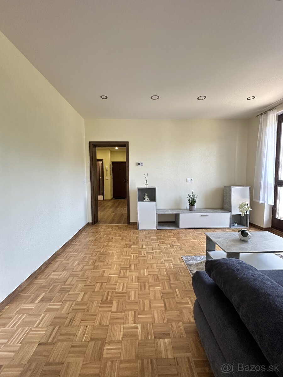 Krásny 4 izbový byt v tichej lokalite mesta Nitra - 5