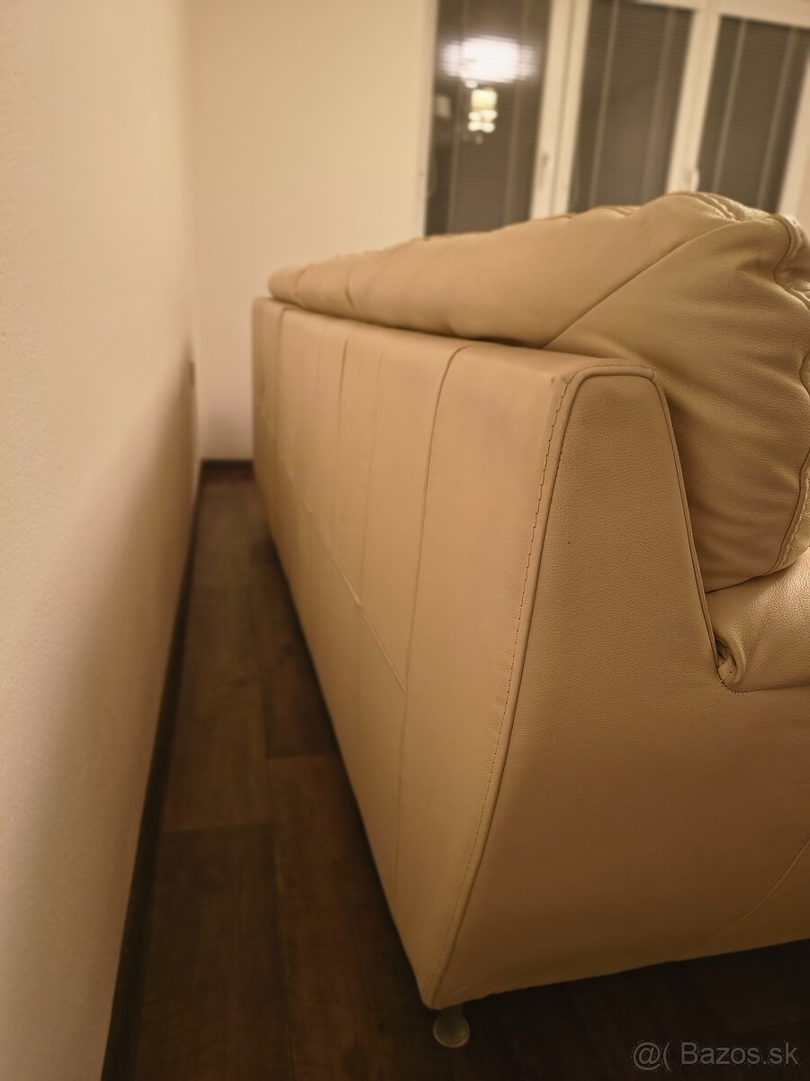 Kožený rozkladací gauč s taburetkou - 5