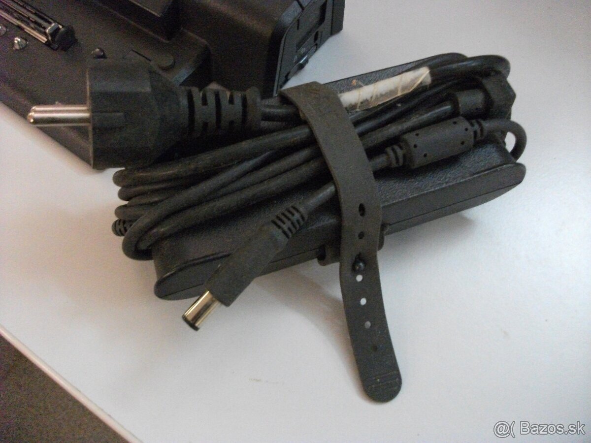 Predám novú dokovaciu stanicu DELL s adaptérom. - 5