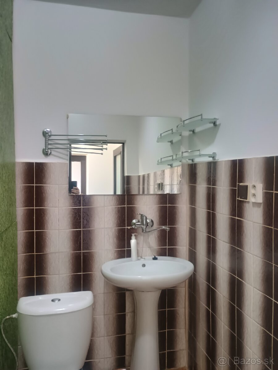 Prenájom 1. bytu na Sídlisku III - 5