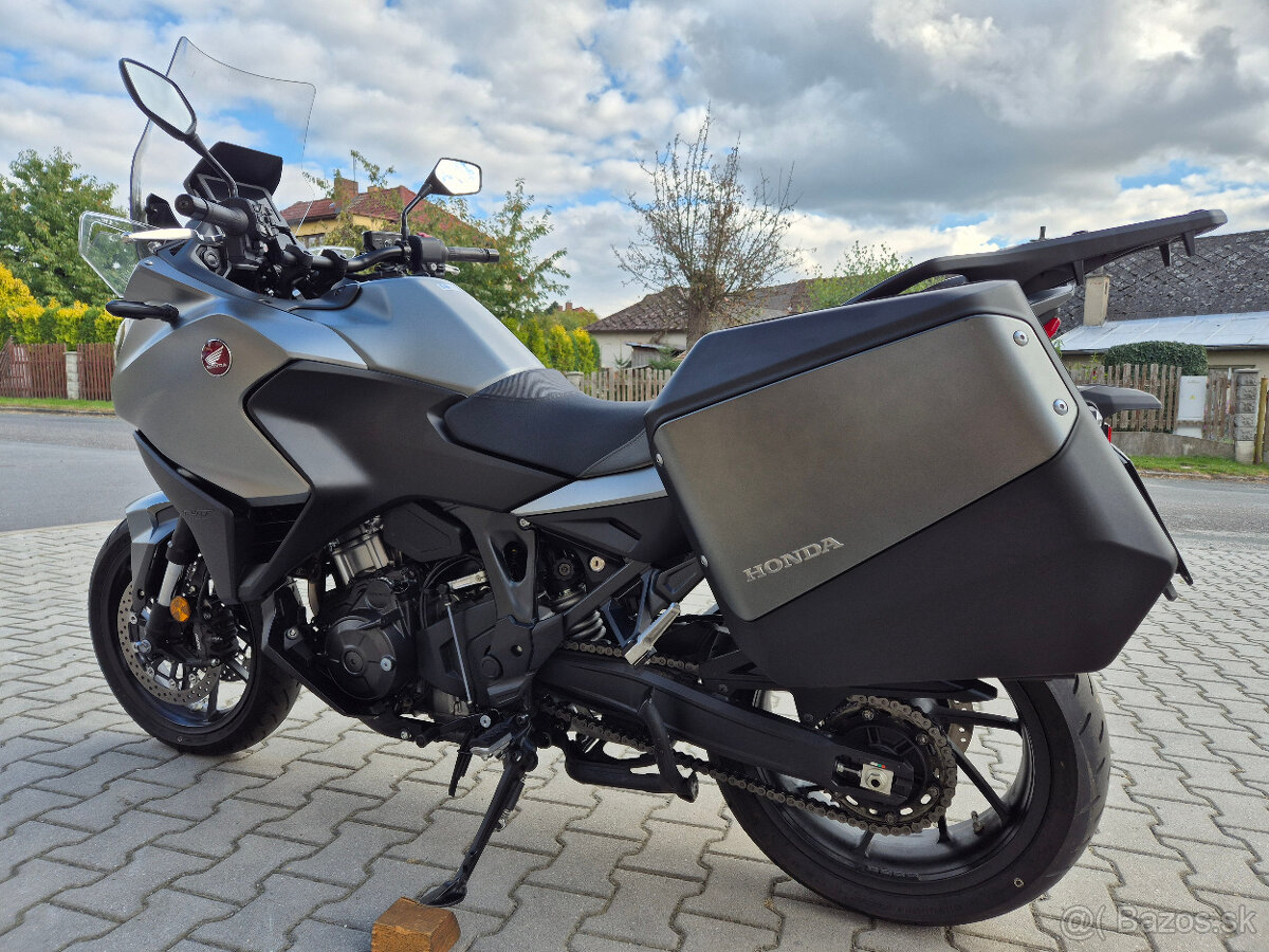 Prodám Honda NT1100 , r. v. 2024, ABS, TC, ČR, 3507km - 5