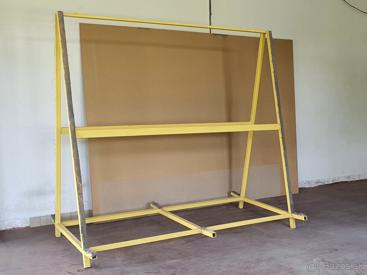 Kovové regály, prenášače, striekacia kabína. - 5