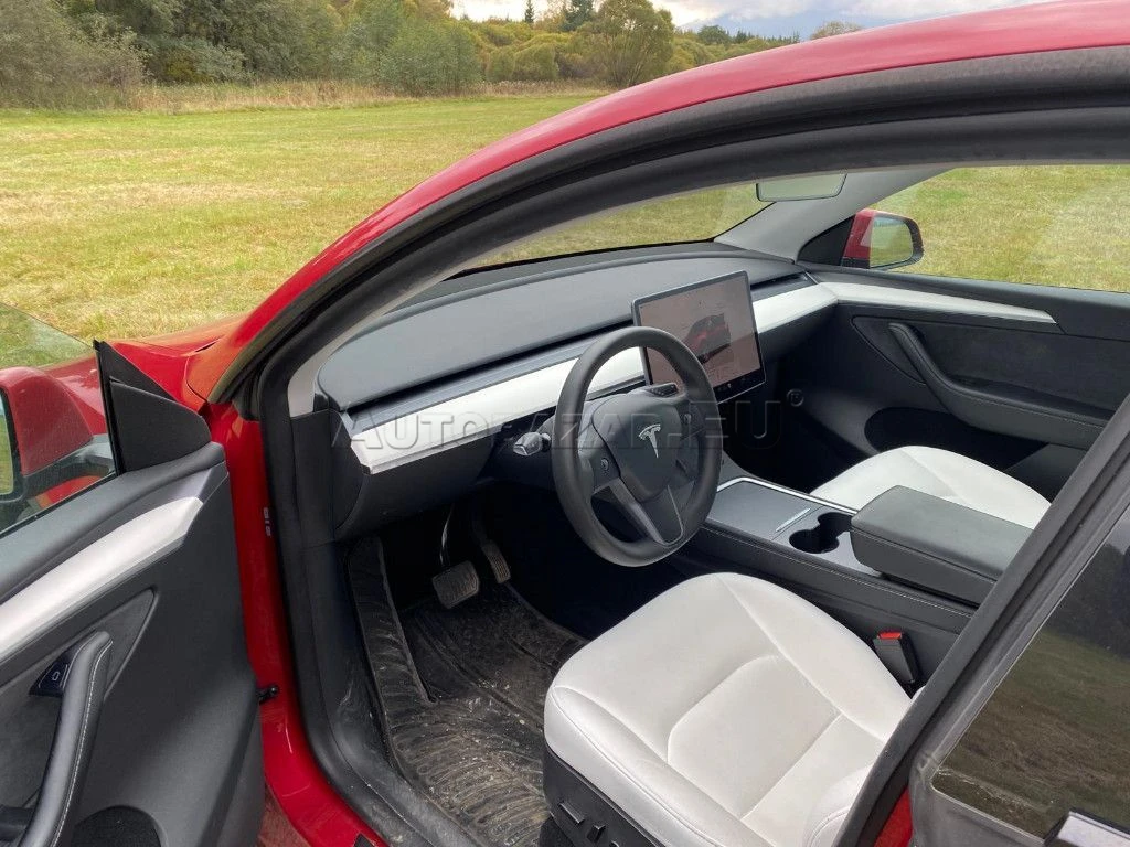 Tesla Model Y 75kWh Long Range AWD 378kW - 5