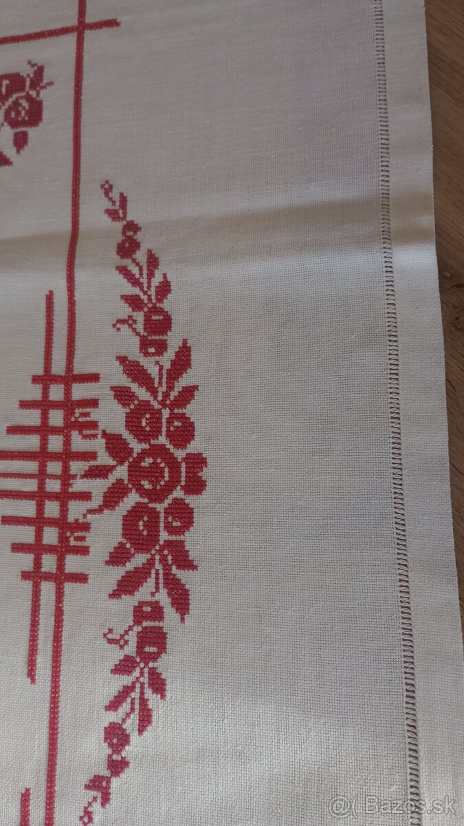 Vyšívaný obrus - 5