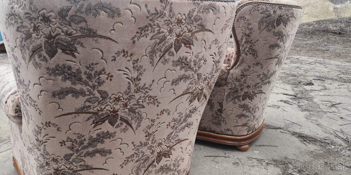 Masivní křeslo ušák - 5