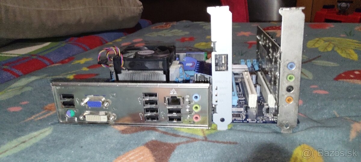 Set Gigabyte GA-MA78LM-S2 + AMD CPU + 4GB RAM + Karty - 5