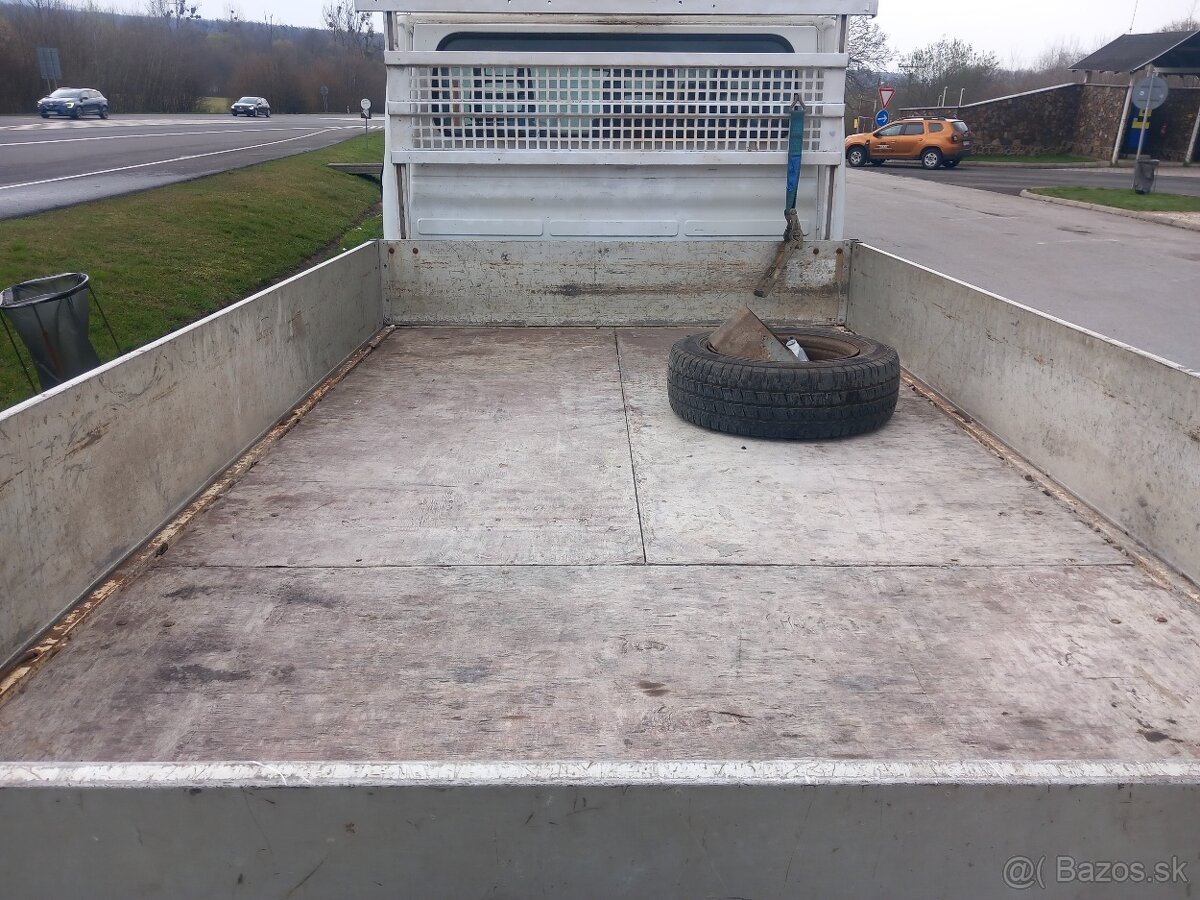 Zdravím ponúkam na predaj valník 2.8 Dizel - 5