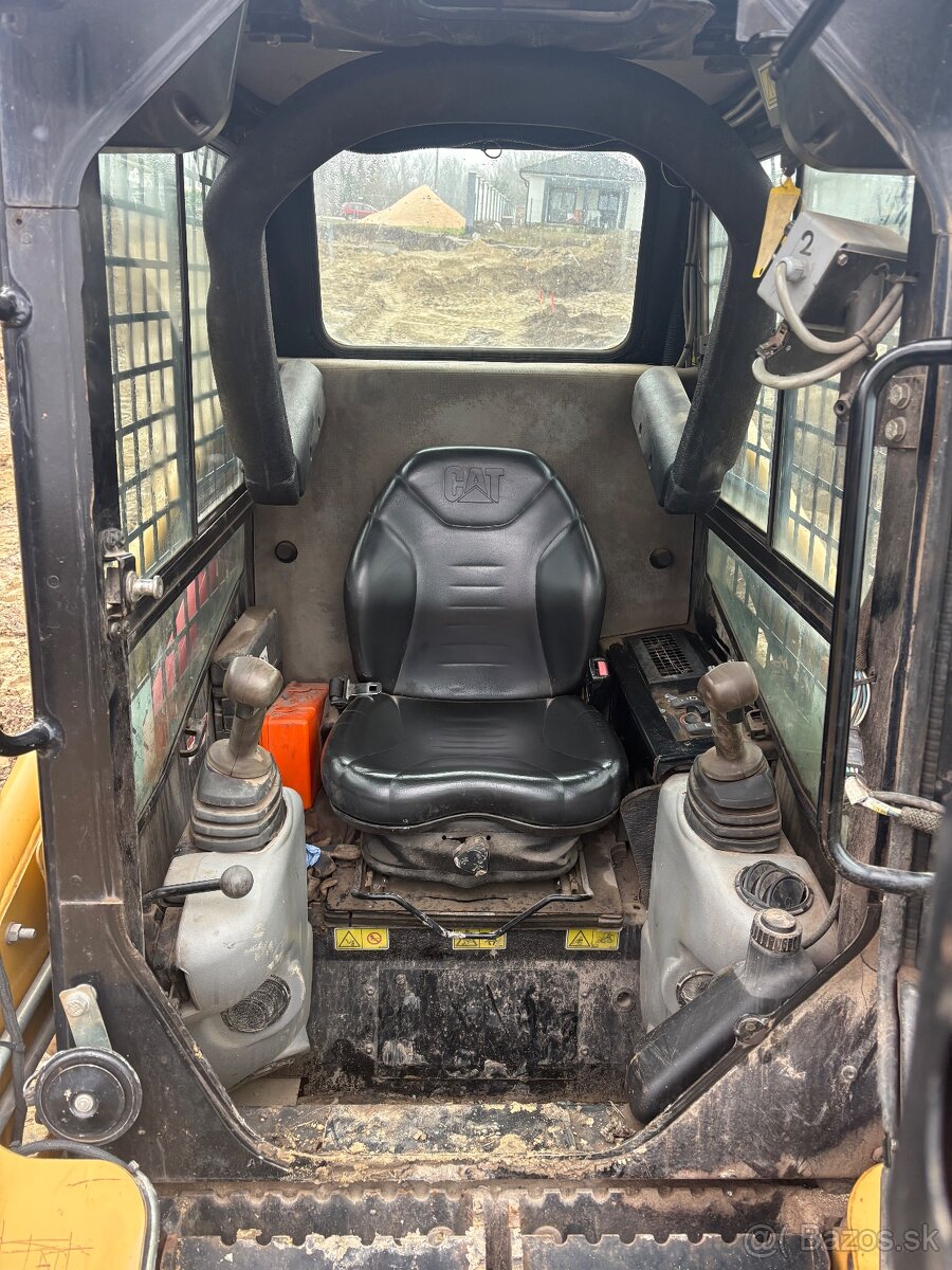 Nakladač smykovy Caterpillar 226B2 - 5