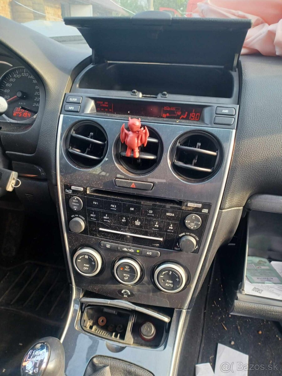 Rozpredám Mazda 5 2.0 CD 81,105kw RF7J 2007 - 5