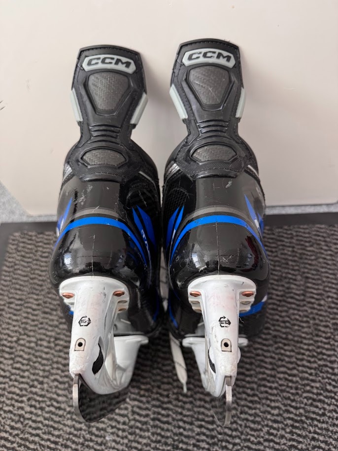 BRUSLE CCM AS-V TACKS vel. 42/7,5 wide - 5