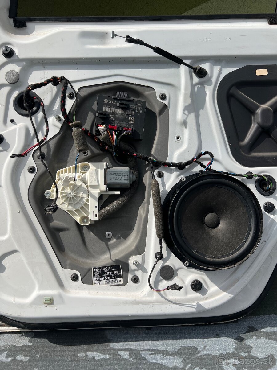 Superb 2 zadné dvere - 5