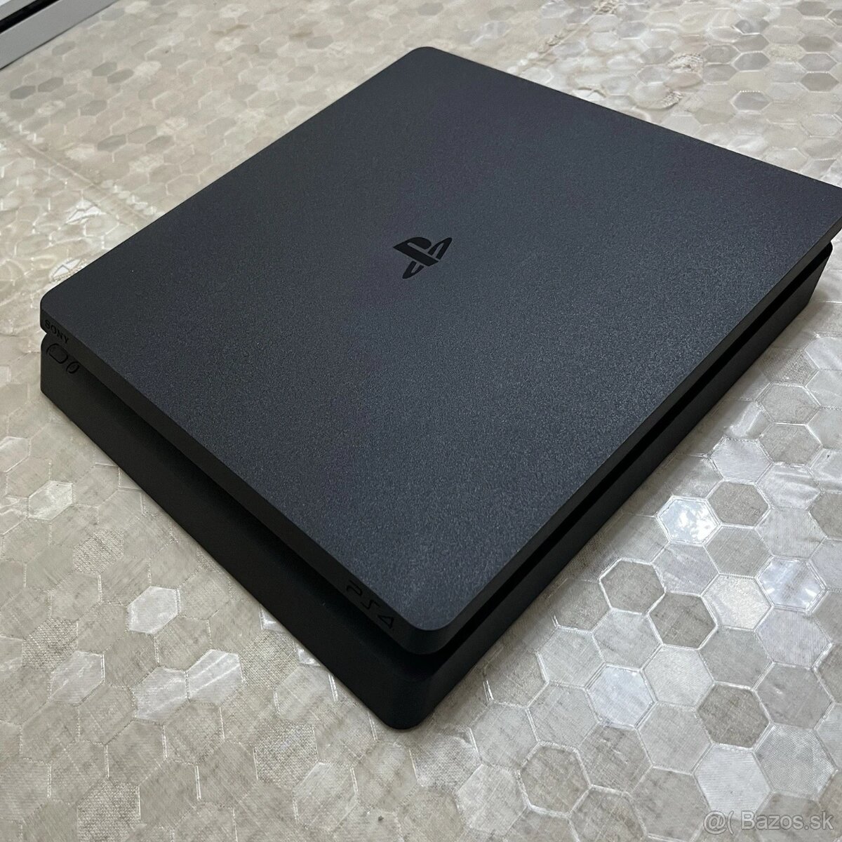 Predám PlayStation 4 Slim 1TB - 5