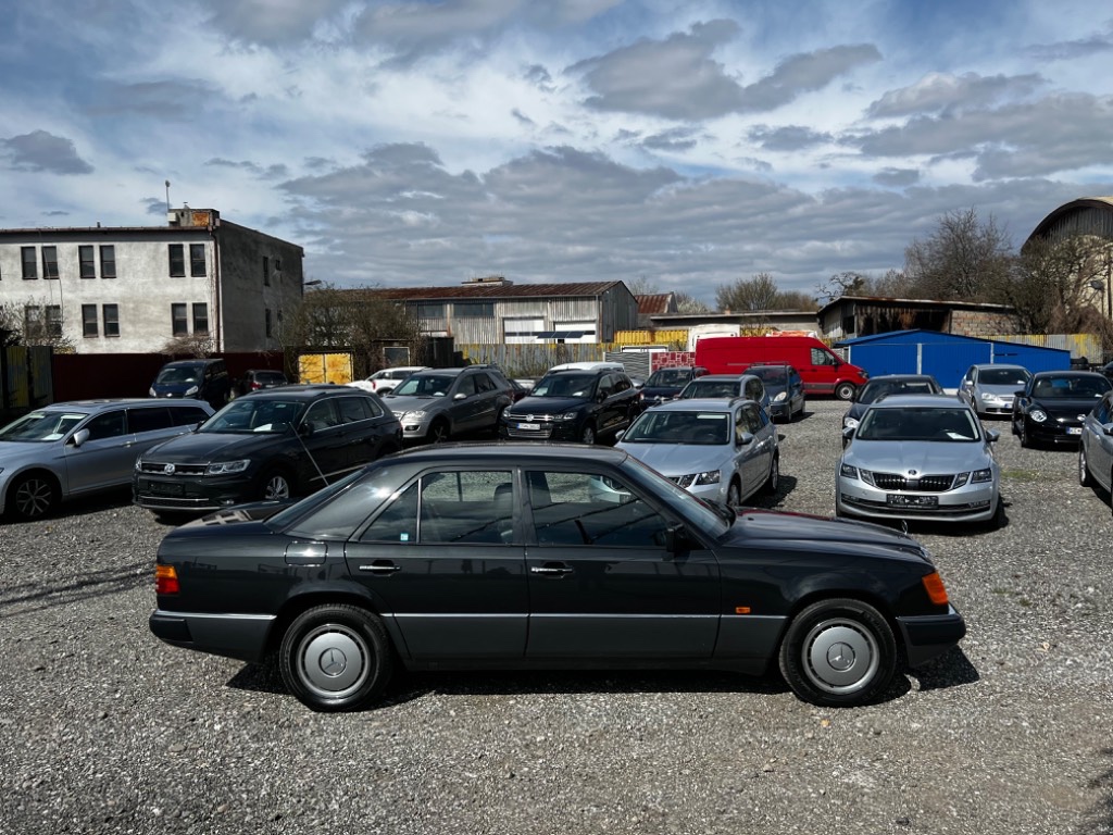 Mercedes-Benz 200 124E - 5