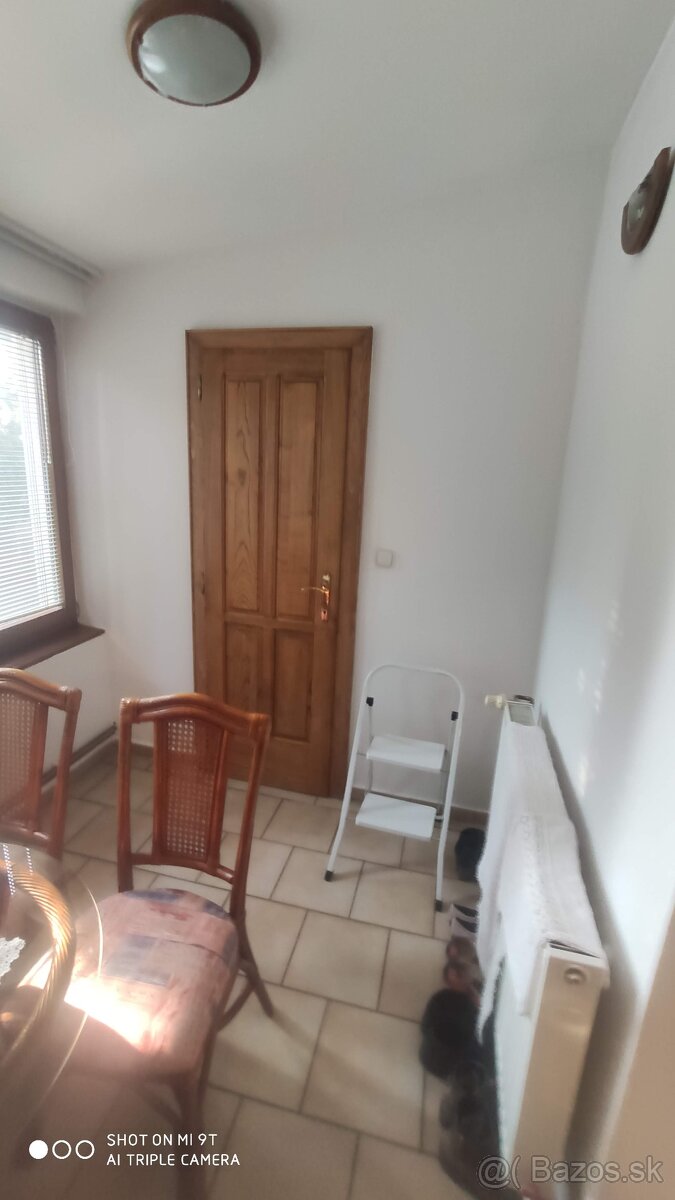 Priestranný rodinný dom v obci medzi Piešťanmi a Hlohovcom - 5