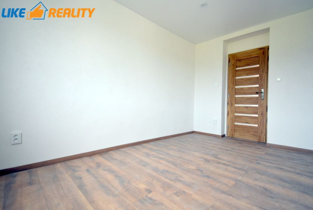 REZERVOVANÉ Veľkometrážny 3 izbový byt Príbovce - 5