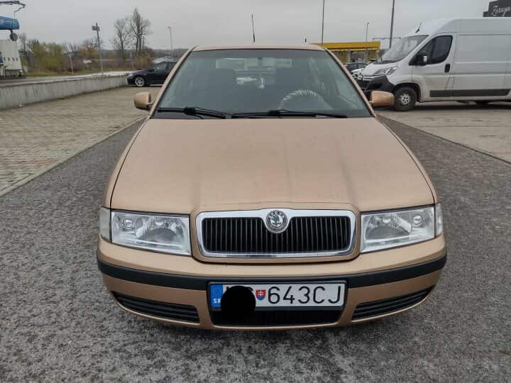 Predám Škoda Octavia 1.6i SR Elegance M5 5d S klímou - 5