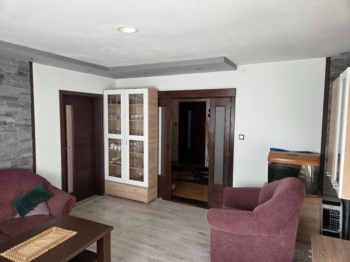 Priestranný zrekonštruovaný päťizbový byt v Banskej Bystrici - 5