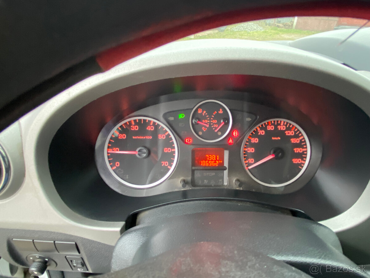 Peugeot Partner TEPEE OUTDOOR 1.6 HDi 68kw Manuál - 5