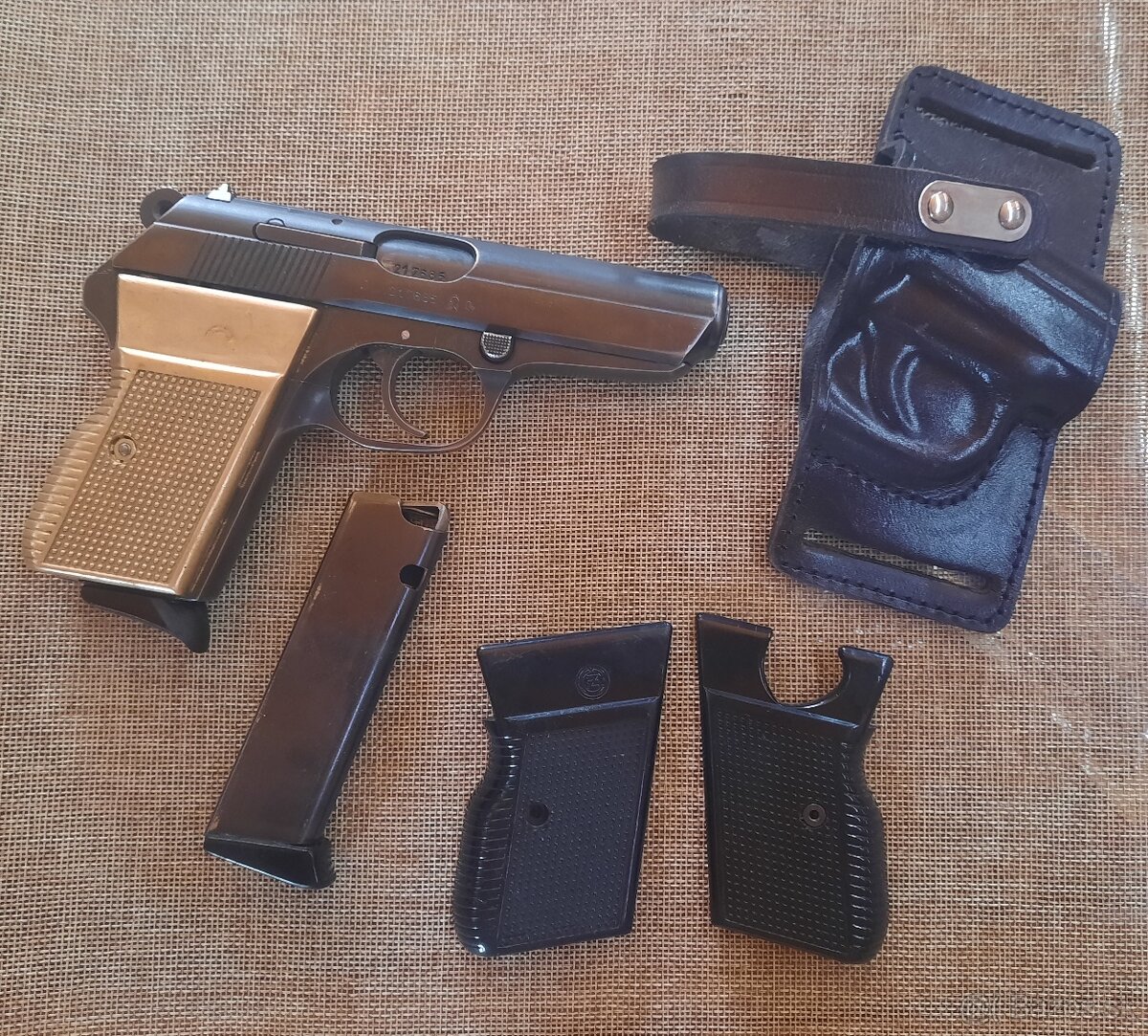 Samonabíjacia pištoľ CZ 70 - 5