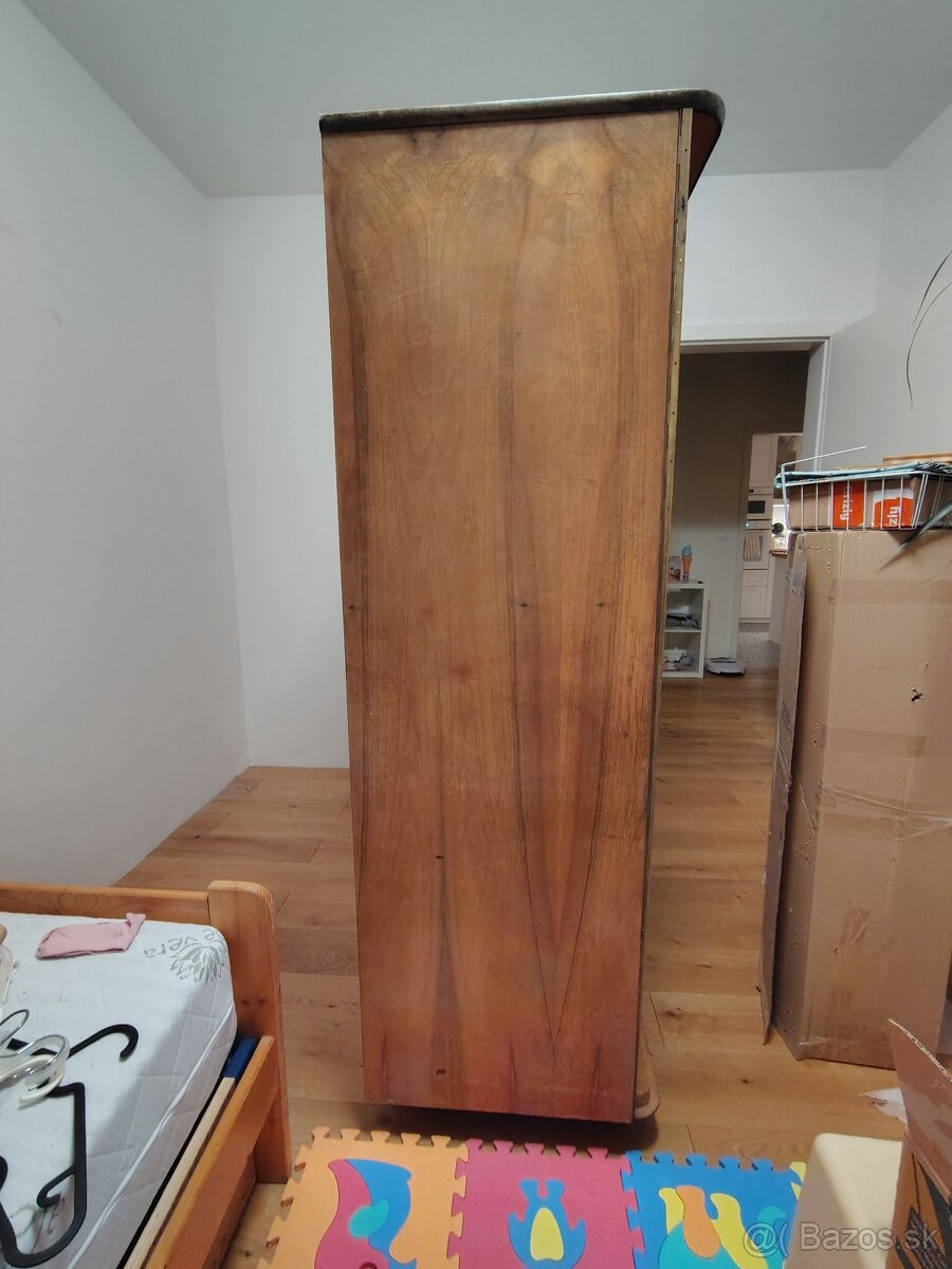 Šatníková striňa - 5