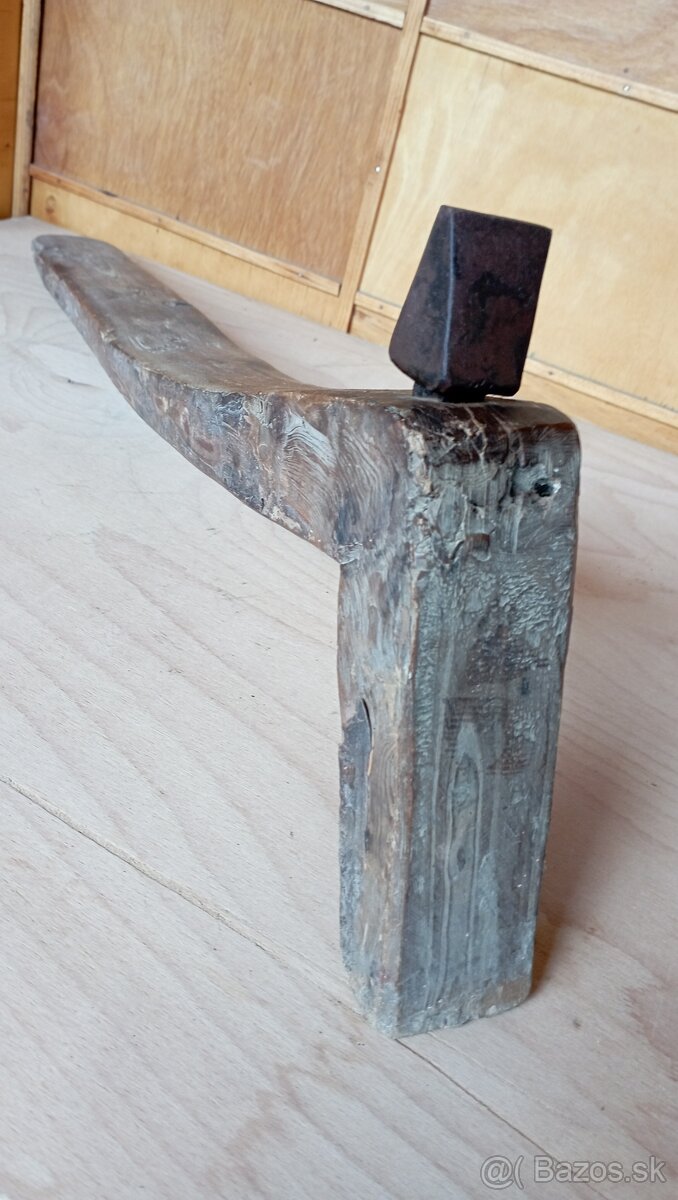 Starožitný naklepávač na kosu - 5
