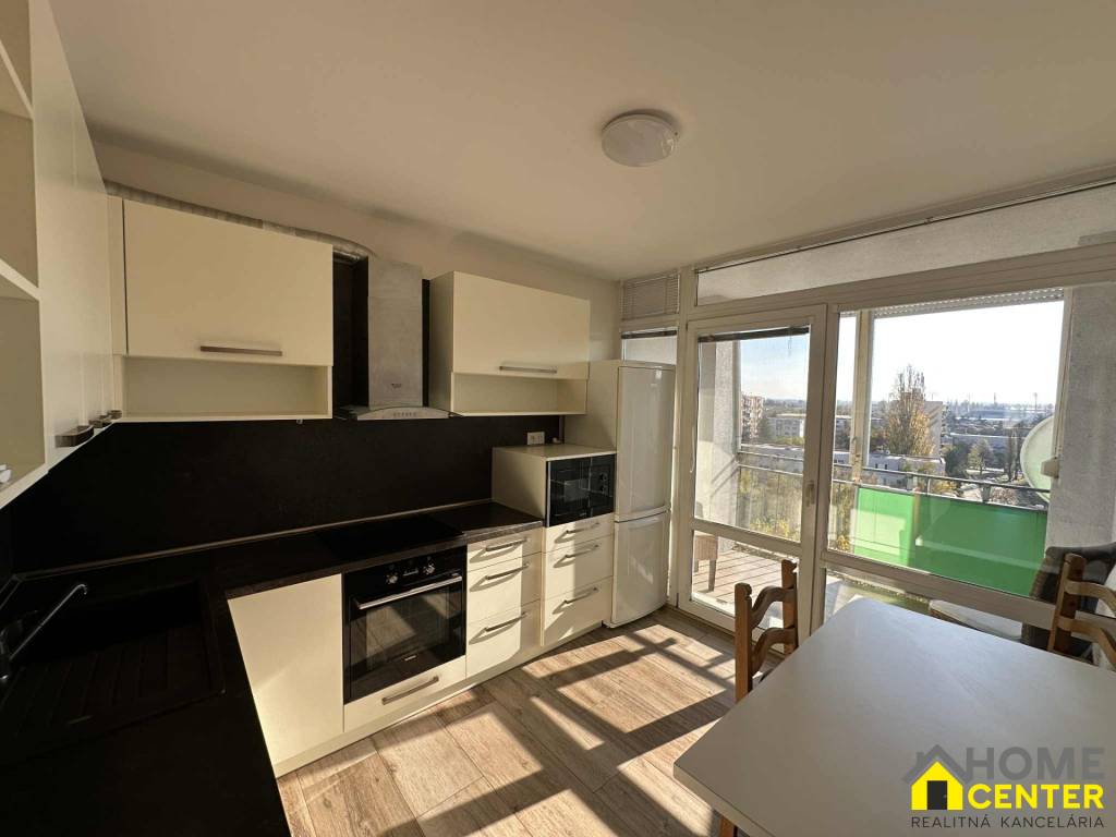 PREDAJ : 3 IZBOVÝ BYT S LOGGIOU, ul. VODNÁ, KOMÁRNO - 5