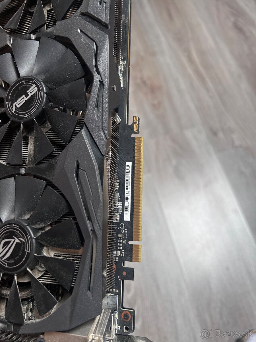 Asus ROG STRIX-GTX1080-8G-GAMING - 5