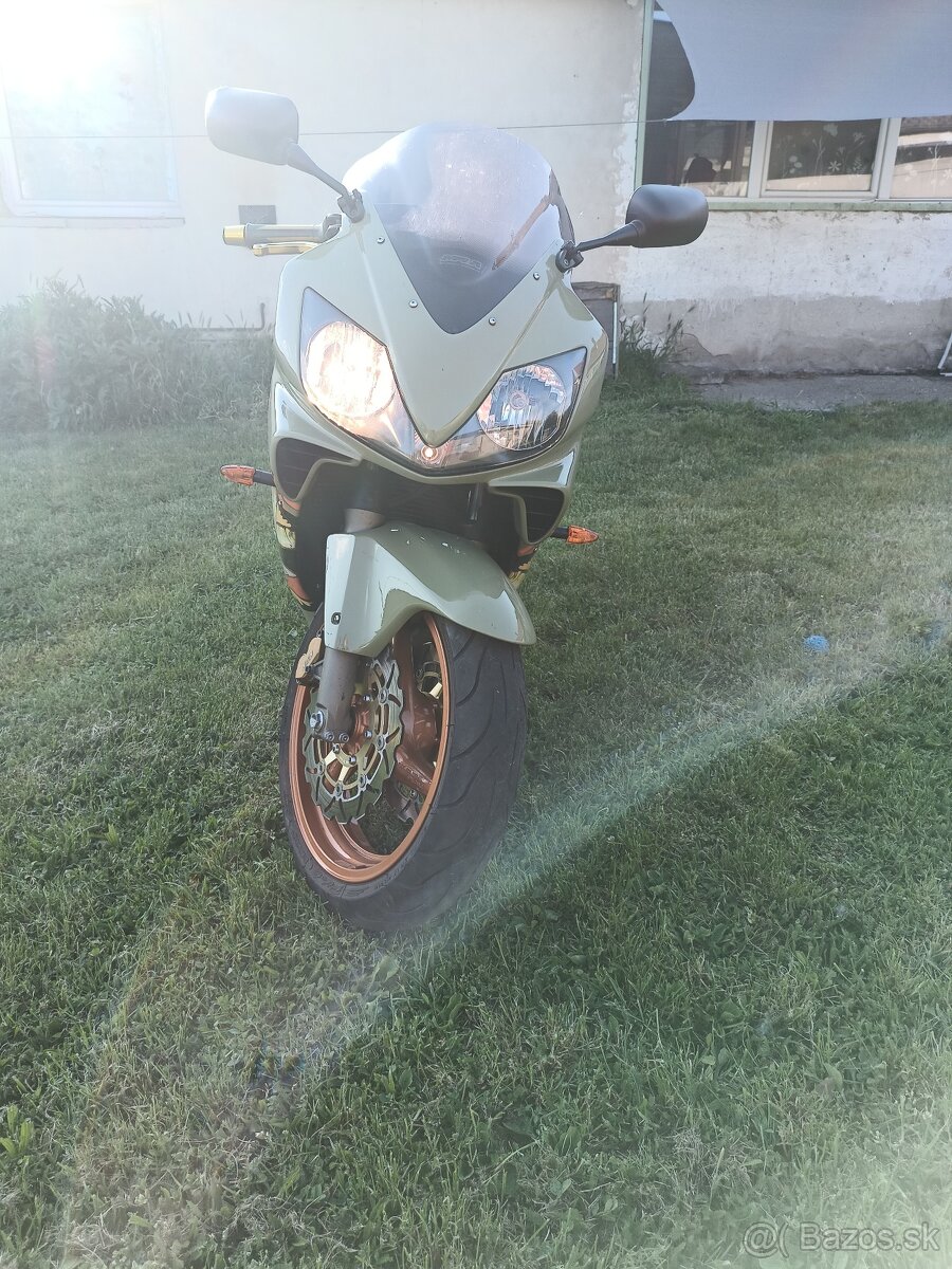 hond cbr F4