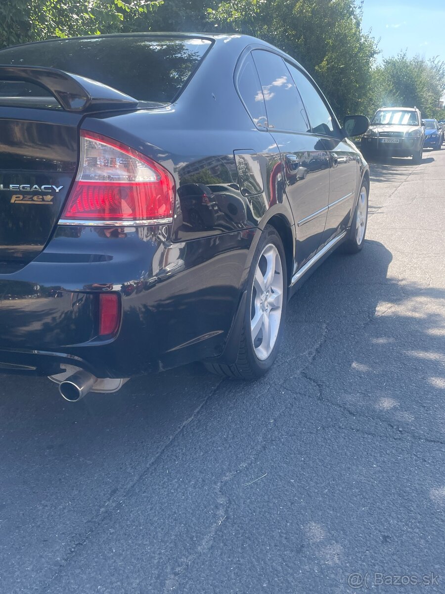 Predam subaru legacy 2.5 manual 129kw rv.2009