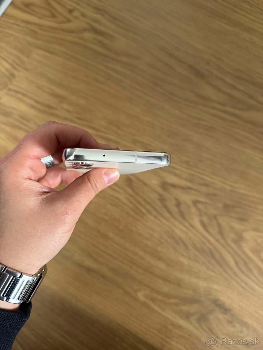 Samsung Galaxy S23 - 5