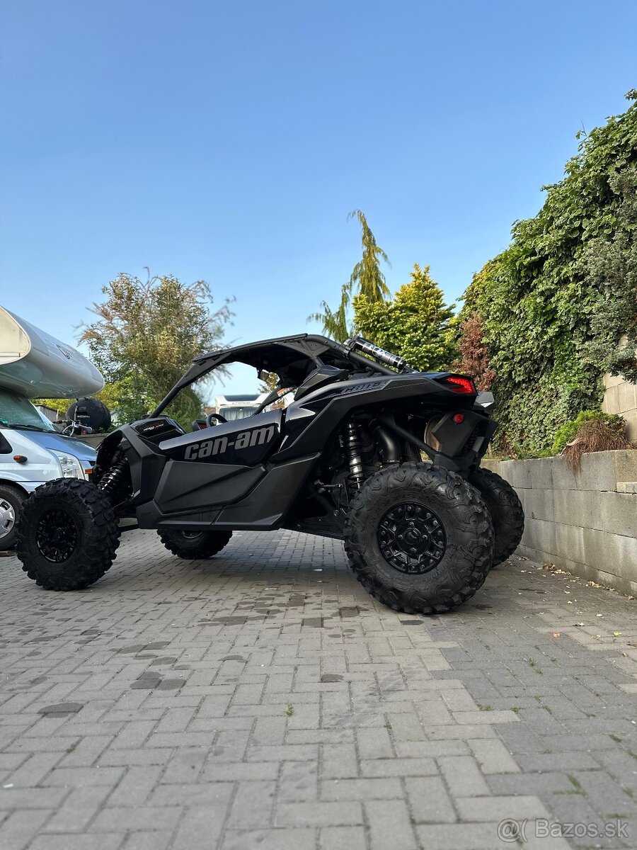CAN-AM MAVERICK X3 Turbo RS
