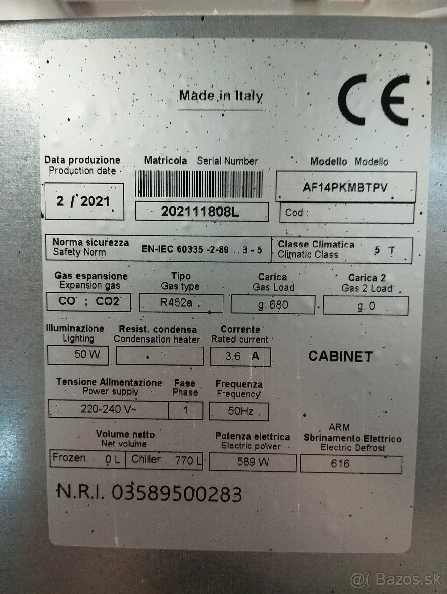 Profesionálna vitrínová mraznička 1400lt - 5