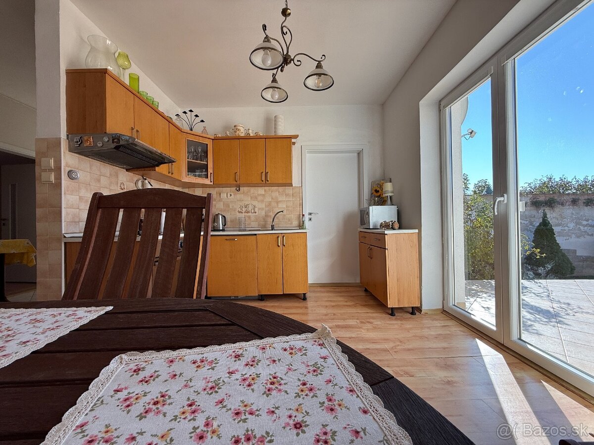 PREDAJ - RODINNÝ DOM - ZLATÉ MORAVCE - 5