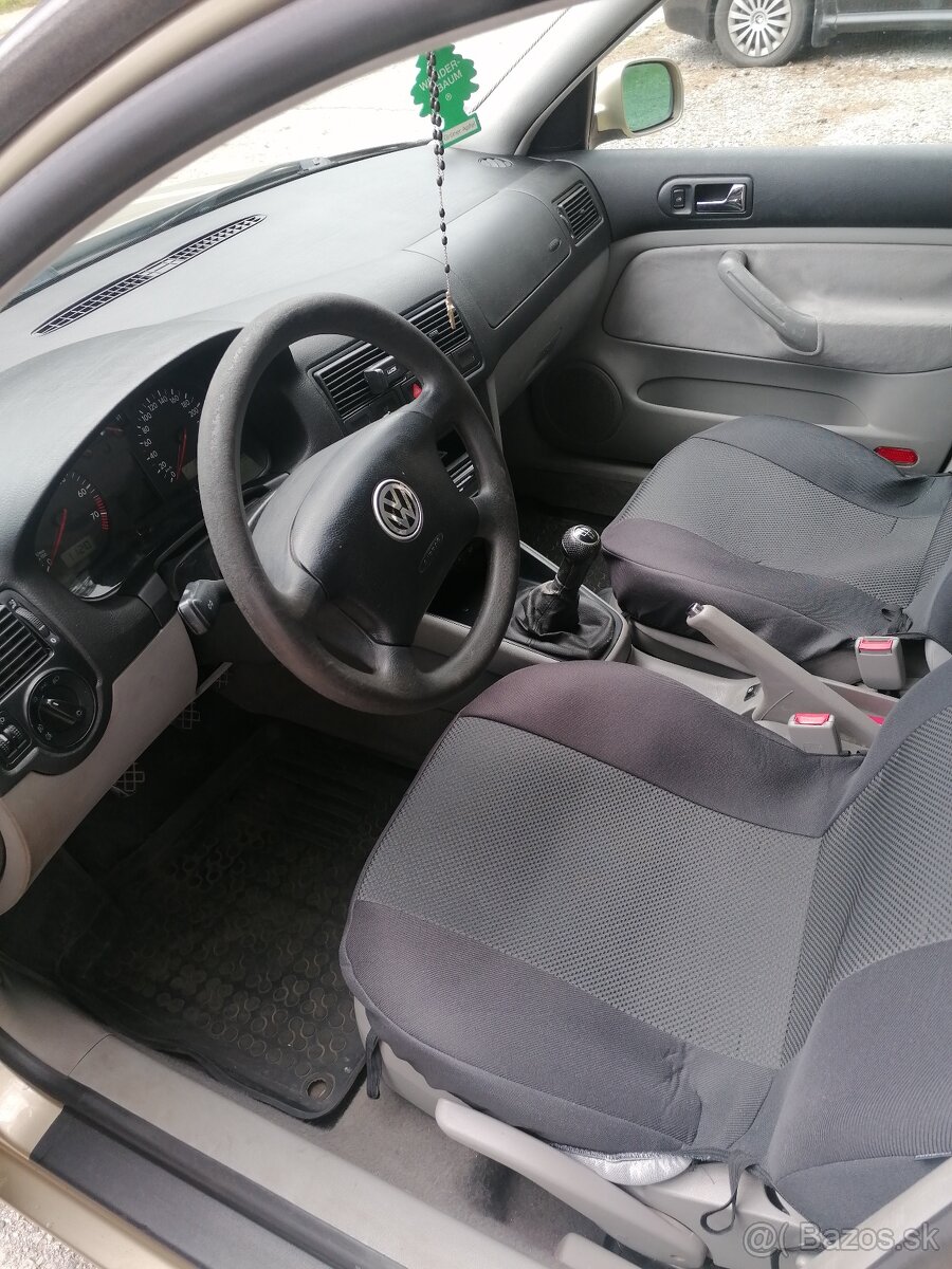 Predám Golf 4 1.6 benzín 77KW 2001 - 5