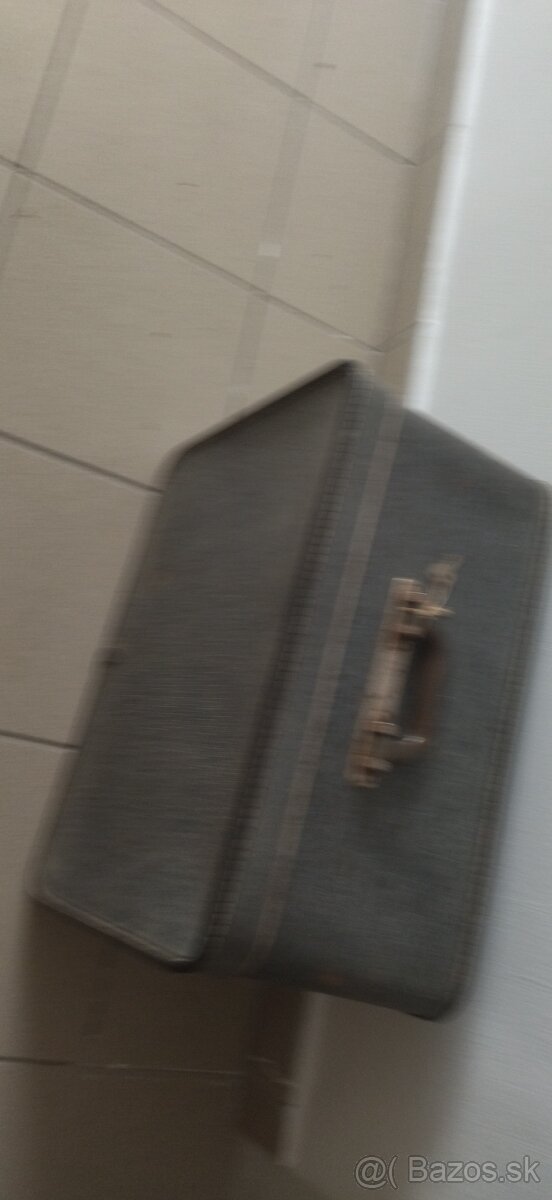 Predám funkčný šijací stroj Newman - 5