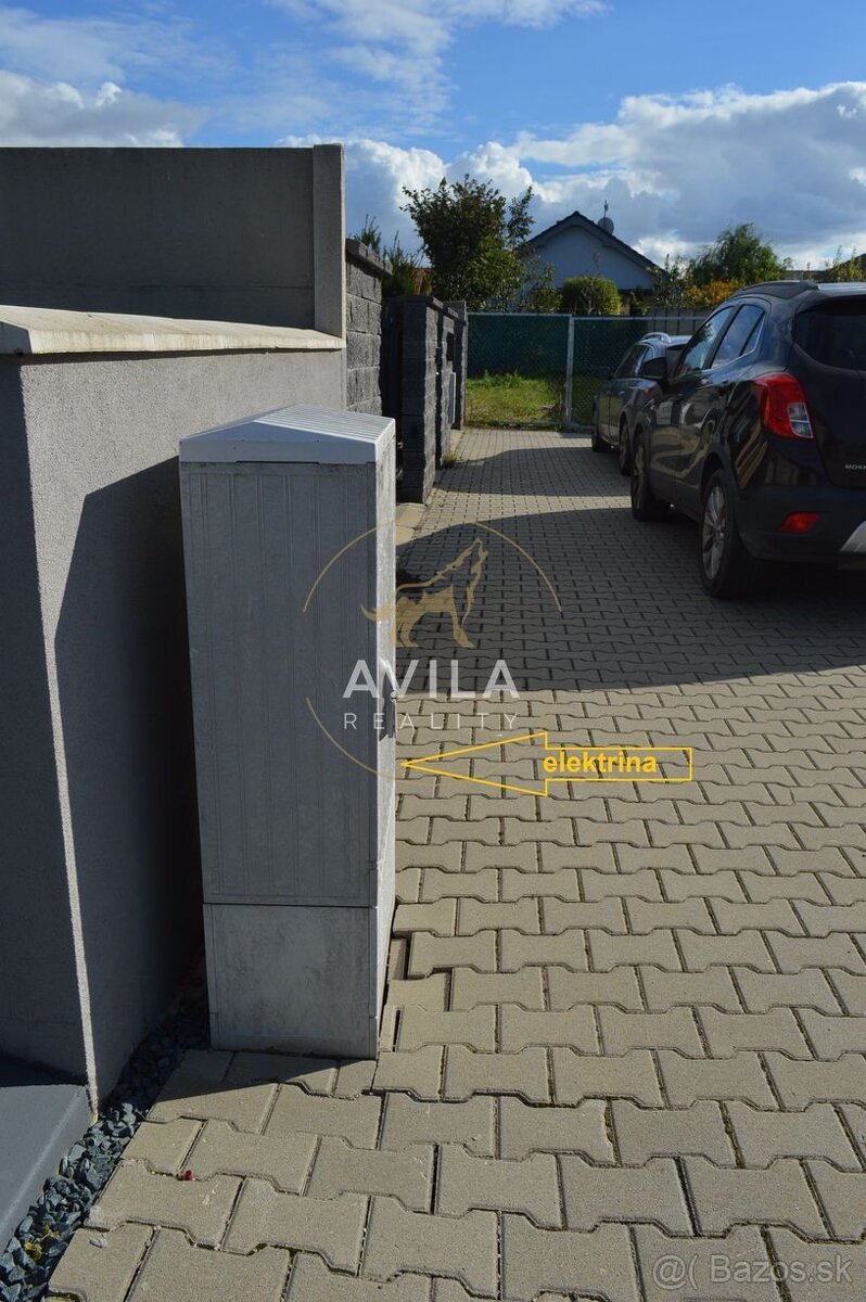 TOP NA PREDAJ: zaujímavý stavebný pozemok 654m2 - Majcichov - 5