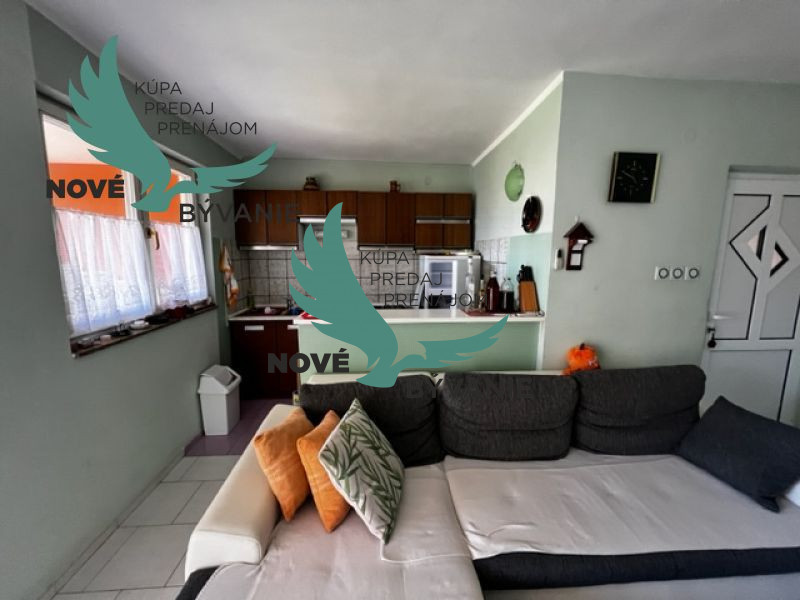 Na predaj dom s 3 apartmánmi len 250m od mora, Chorvátsko - - 5