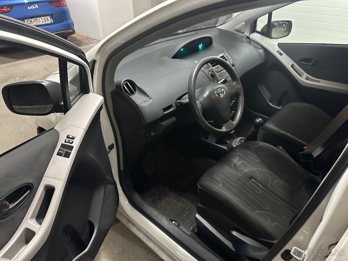 Predám Tyota Yaris 1.0 5D - 5