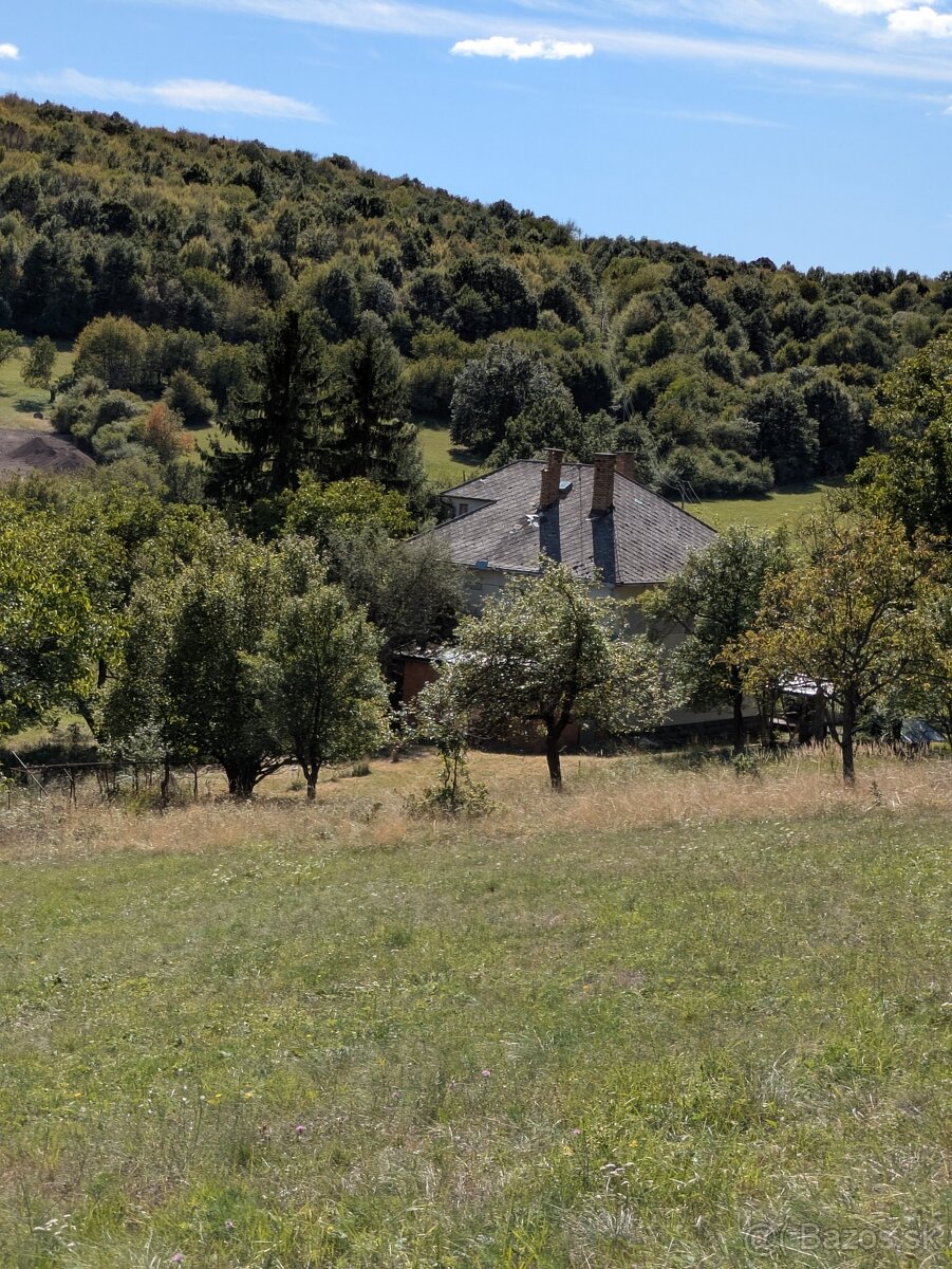 Predaj rodinného domu na polosamote s veľkým pozemkom - 5