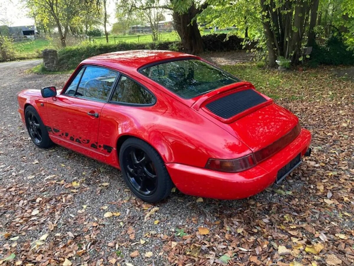 Porsche 911 Carrera 4 z roku 1990 - 5