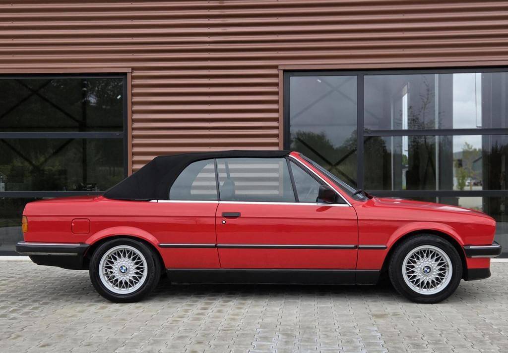 BMW 3-série Cabrio 320i (E30) z roku 1990 - 5
