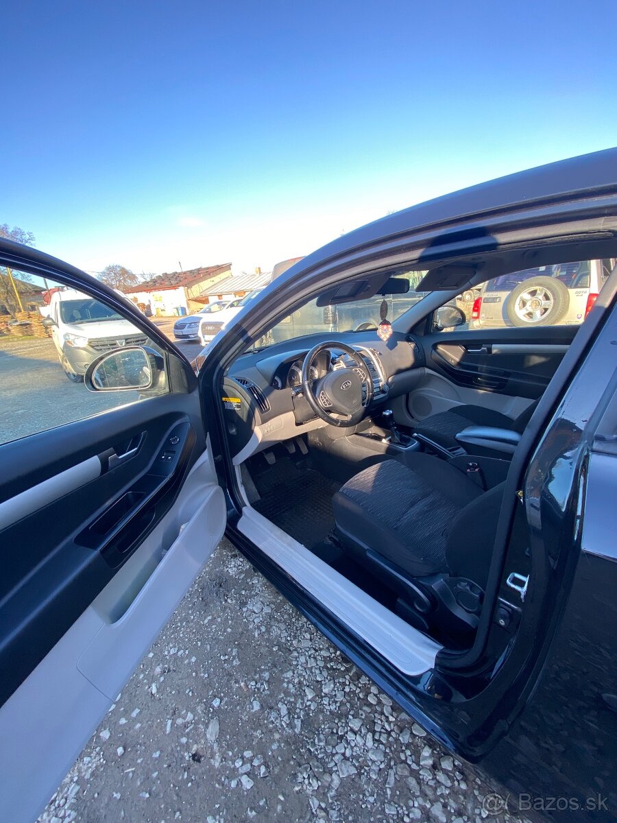 KIA Ceed 1.6 3 dverova - 5