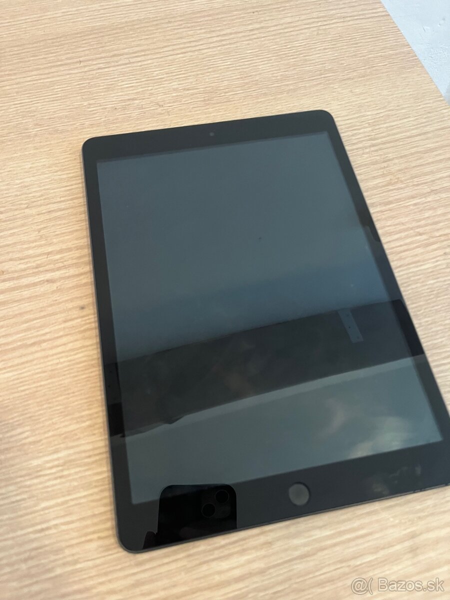 Predám nefunkčný IPad 9 generácie - 5
