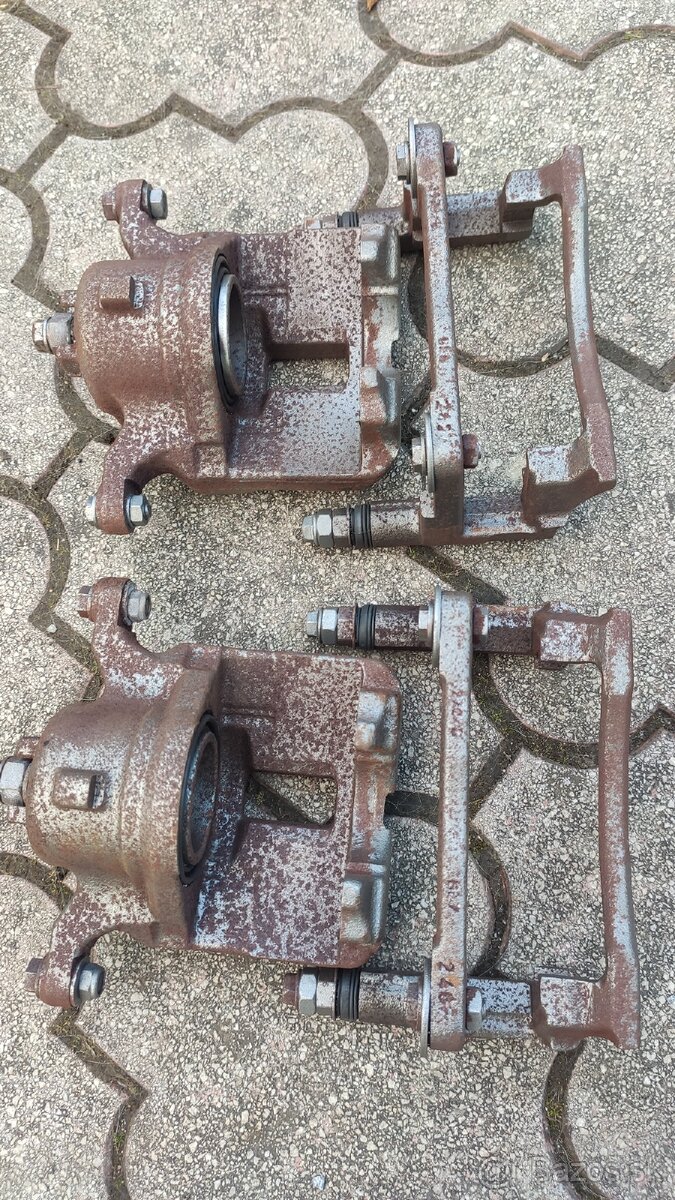 Honda Civic 8g Brzdový strmeň predny - 5