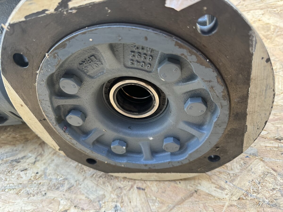 ELEKTROMOTOR S PREVODOVKOU 125 ot/min - 5